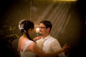 mea-imago-hochzeit-brautpaar-eroeffnungstanz-grimma-cafe-raffinesse